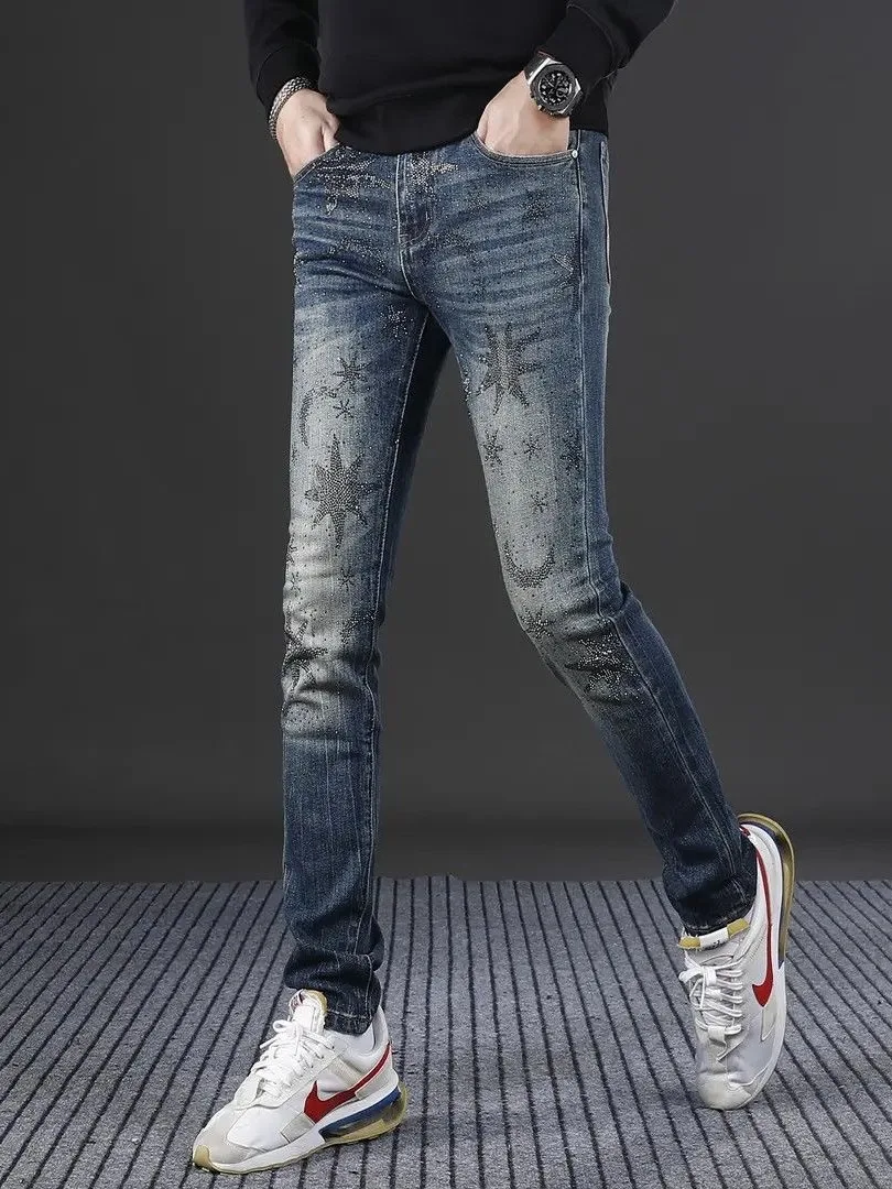 Elegant Printed Denim Jeans Men's Slim Fit Elastic Casual Long Pants mid Waist Zipper Closure Versatile All Seasons Style
Elegant Printed Denim Jeans Men's Slim Fit Elastic Casual Long Pants mid Waist Zipper Closure Versatile All Seasons Style
