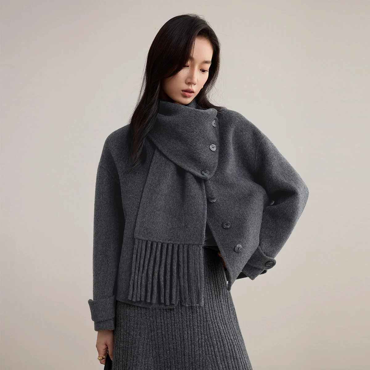 SENTBUILA женская куртка 2025, зимняя зимняя куртка со съемным шарфом и воротником, двухсторонние шерстяные пальто, женская верхняя одежда с длинными рукавами W54OG2451
SENTBUILA женская куртка 2025, зимняя зимняя куртка со съемным шарфом и воротником, двухсторонние шерстяные пальто, женская верхняя одежда с длинными рукавами W54OG2451