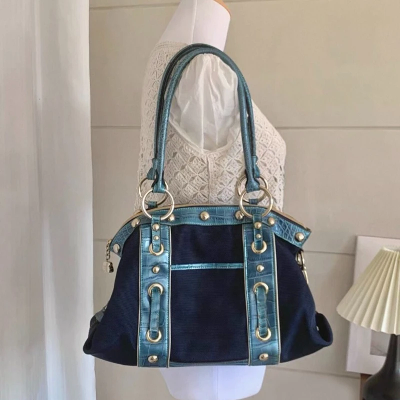 2026 New Versatile Retro Commuting Shoulder Bag Advanced Texture Armpit Bag Willow Nail Casual Daily Bag
2026 New Versatile Retro Commuting Shoulder Bag Advanced Texture Armpit Bag Willow Nail Casual Daily Bag