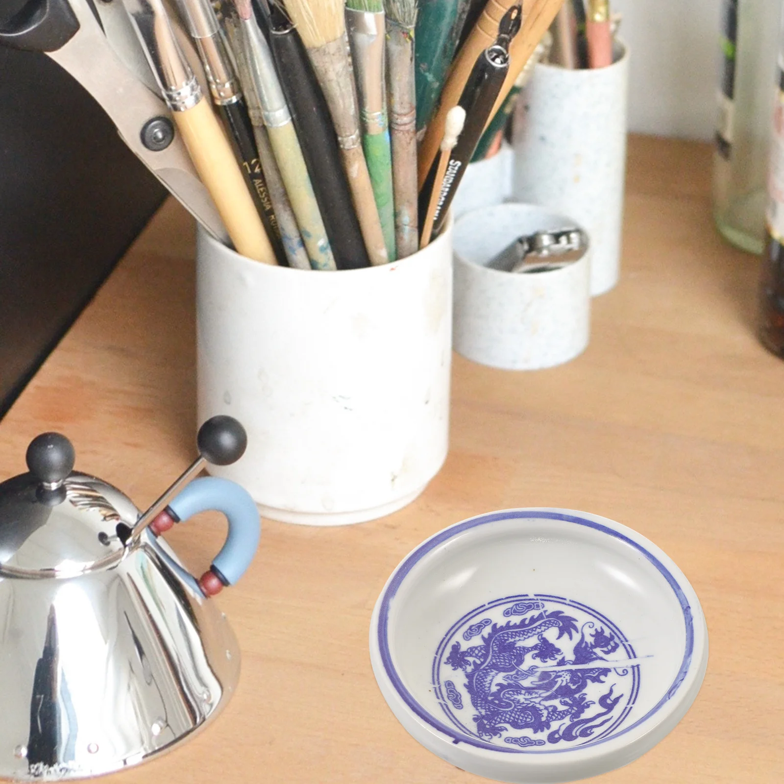 1Pcs Blue White Porcelain Calligraphy Ink Dish Creative Ceramic Ink Plate Pen Brush Wash for Office Painting Stationery
1Pcs Blue White Porcelain Calligraphy Ink Dish Creative Ceramic Ink Plate Pen Brush Wash for Office Painting Stationery