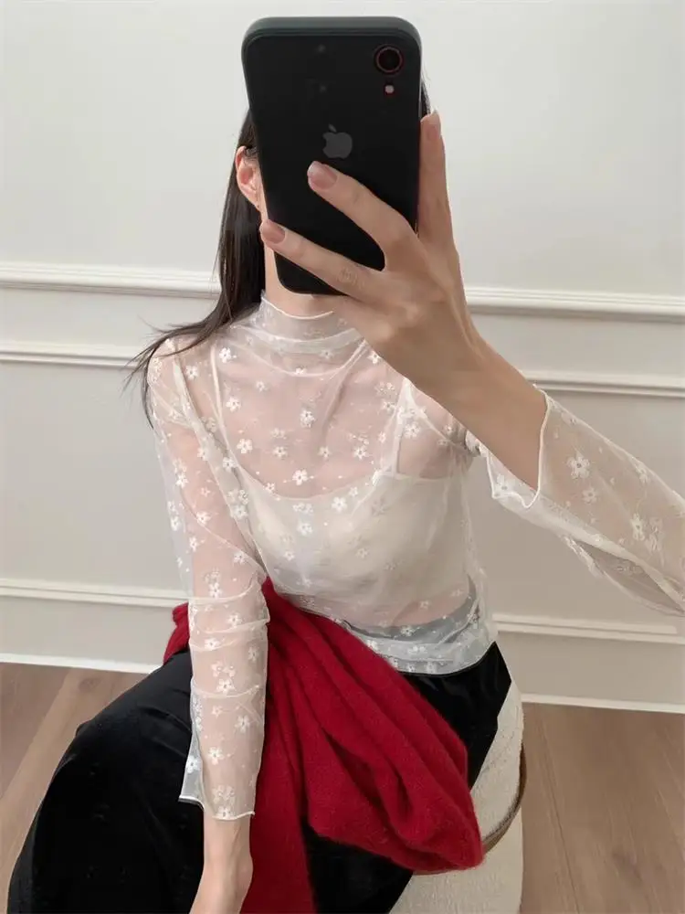 Женская модная блузка с длинным рукавом, кружевными вставками и высоким воротником, в корейском стиле, прямого кроя, с вырезами, в стиле Pure Desire.
Женская модная блузка с длинным рукавом, кружевными вставками и высоким воротником, в корейском стиле, прямого кроя, с вырезами, в стиле Pure Desire.