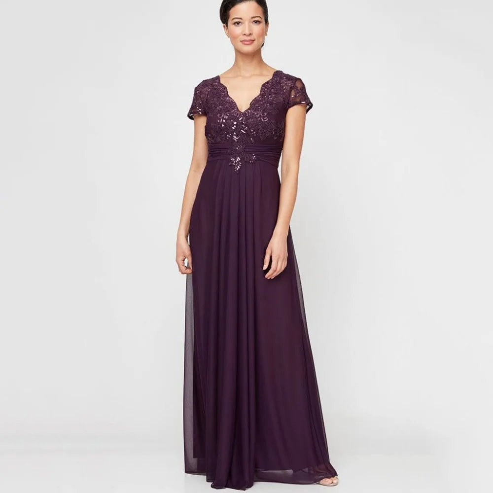 Customized V Neck Bridal Dress Elegant Lace Chiffon A Line Wedding Party Gowns Cap Sleeve Formal Mother Dresses For Bride
Customized V Neck Bridal Dress Elegant Lace Chiffon A Line Wedding Party Gowns Cap Sleeve Formal Mother Dresses For Bride