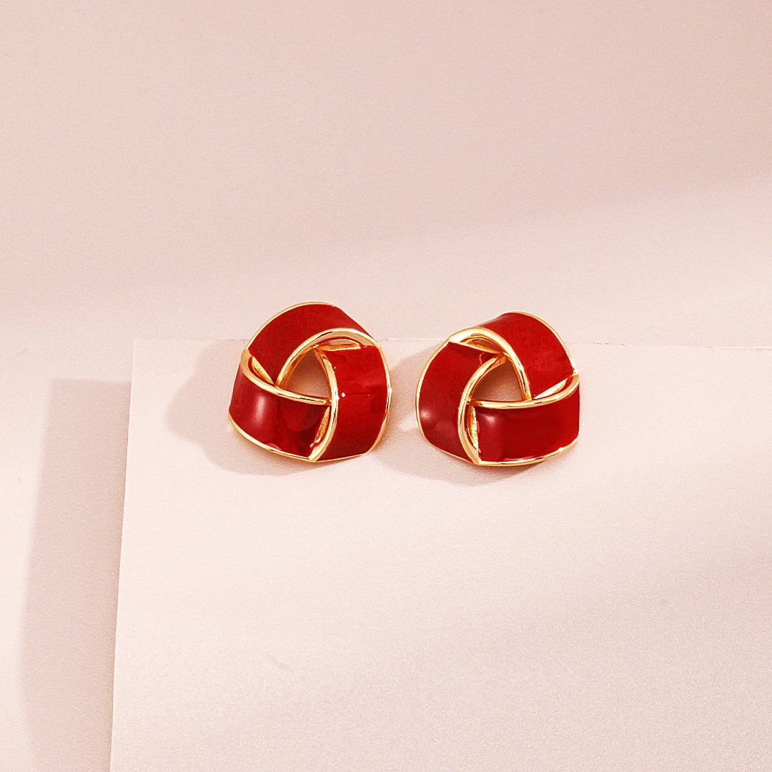French women's simple Christmas New Year red drop oil woven triangle natural pearl earrings gift box
French women's simple Christmas New Year red drop oil woven triangle natural pearl earrings gift box