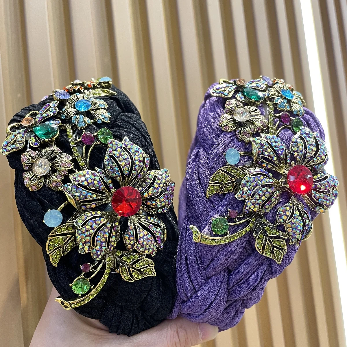 Crystal Flower Hair Accessories Luxury Baroque Sparkly Padded Rhinestones Headbands Women Full Crystal Hairbands Wide Headwear
Crystal Flower Hair Accessories Luxury Baroque Sparkly Padded Rhinestones Headbands Women Full Crystal Hairbands Wide Headwear