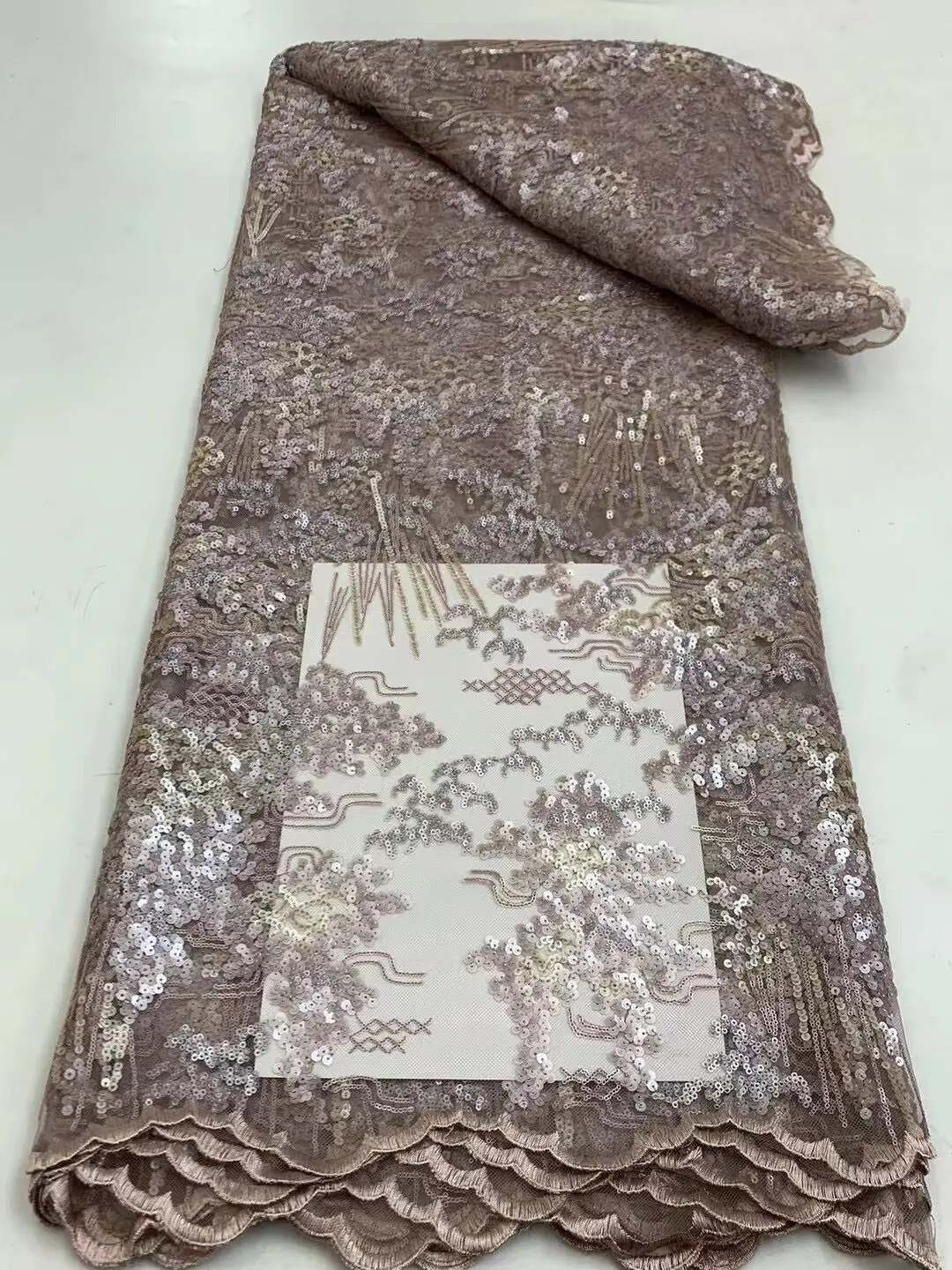 French L-1401362 Tulle Lace Fabric High Quality African Net Lace Fabrics With Sequins For Evening Dresses
French L-1401362 Tulle Lace Fabric High Quality African Net Lace Fabrics With Sequins For Evening Dresses