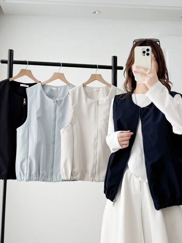 2026 New Korean Style Simple Color Zipper round Neck Vest Women's Loose Slimming Versatile Tank Top Outerwear
2026 New Korean Style Simple Color Zipper round Neck Vest Women's Loose Slimming Versatile Tank Top Outerwear