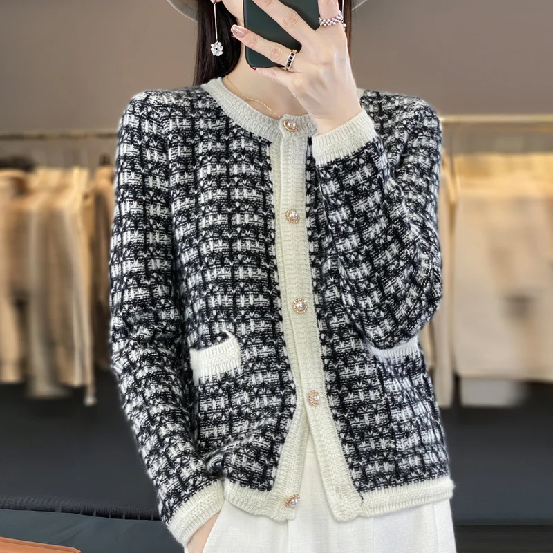 Women's cashmere sweater fashion plaid stitching top 2023 autumn and winter new 100% pure wool O-neck cardigan Korean loose coat
Women's cashmere sweater fashion plaid stitching top 2023 autumn and winter new 100% pure wool O-neck cardigan Korean loose coat