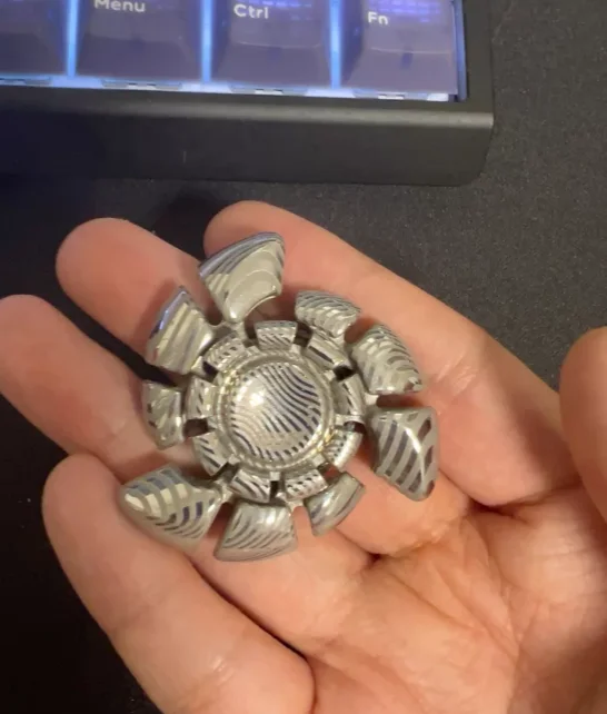 YH - Flower Snail Big Horse Three Page Gyroscope, Made of Big Horse Material EDC Metal Decomposition Toy
YH - Flower Snail Big Horse Three Page Gyroscope, Made of Big Horse Material EDC Metal Decomposition Toy