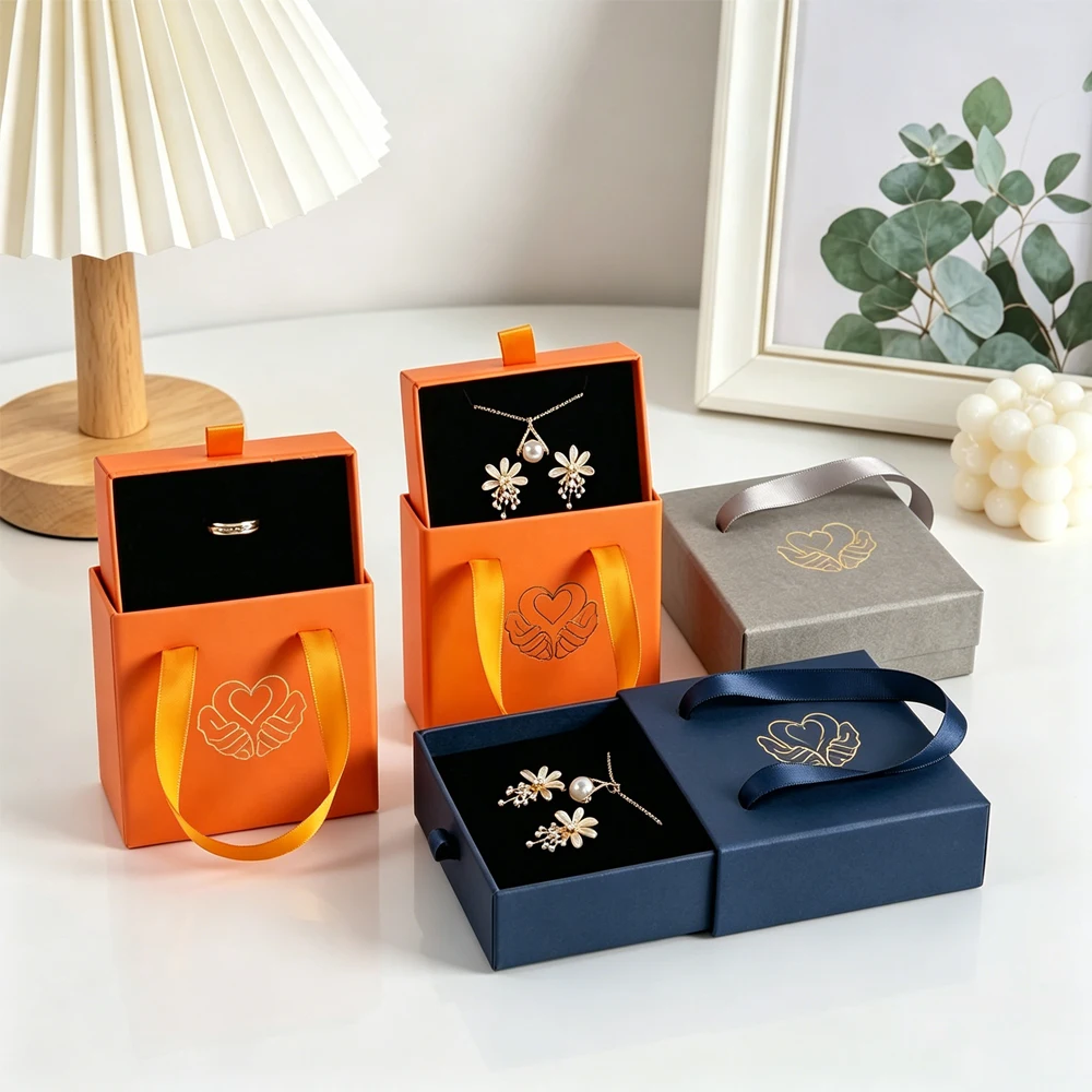 24Pcs Custom Logo Handheld Jewelry Packaging Box Wearing Ring Earring Necklace Keychain Oil Storage Gift Boxes Paper Drawer Case
24Pcs Custom Logo Handheld Jewelry Packaging Box Wearing Ring Earring Necklace Keychain Oil Storage Gift Boxes Paper Drawer Case