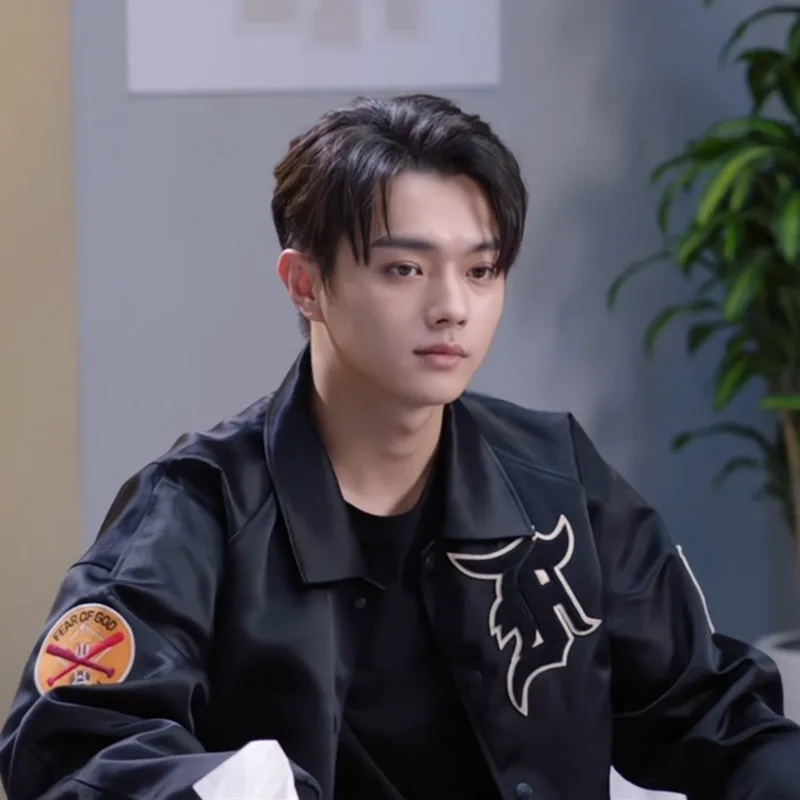 Loose Fit Long Sve Baseball Jaet Youth Faion Streetwear Bae Embroidery Windproof Outerwear for Autumn And Spring
Loose Fit Long Sve Baseball Jaet Youth Faion Streetwear Bae Embroidery Windproof Outerwear for Autumn And Spring