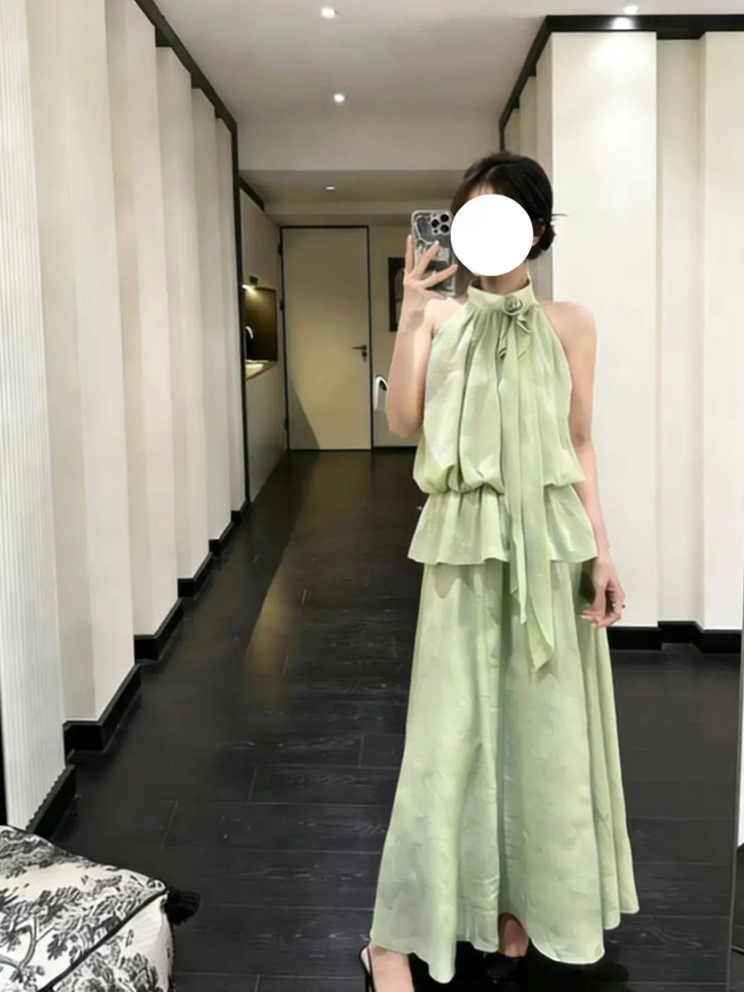 Fashionable Green Neck Hanging Strap Dress Summer 2026 New Lazy Vacation Style Elegant Slimming Long Dress Women's Clothing
Fashionable Green Neck Hanging Strap Dress Summer 2026 New Lazy Vacation Style Elegant Slimming Long Dress Women's Clothing