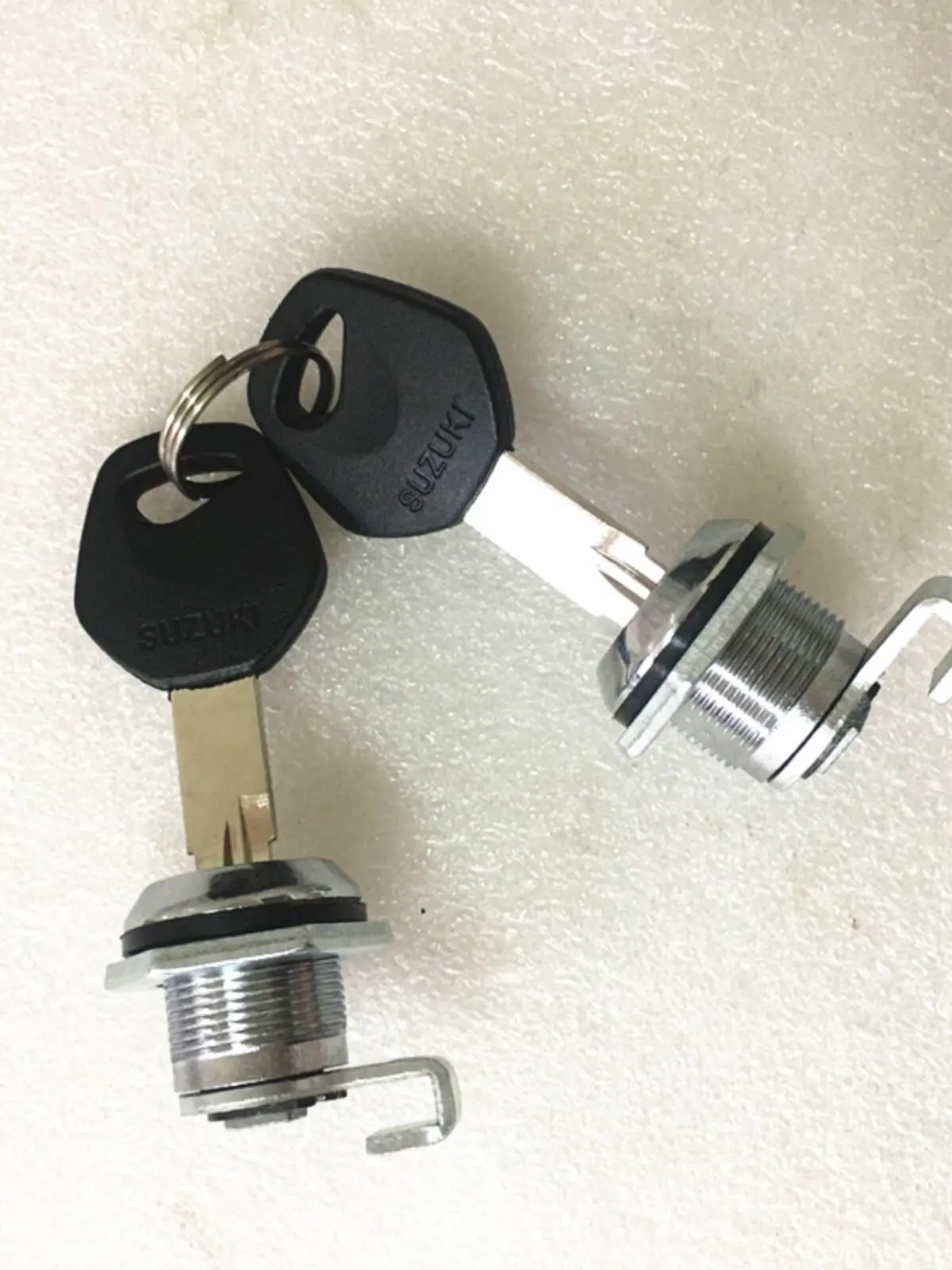 FOR SUZUKI GZ125HS Side box lock, Side cabinet lock, Hanging box lock
FOR SUZUKI GZ125HS Side box lock, Side cabinet lock, Hanging box lock