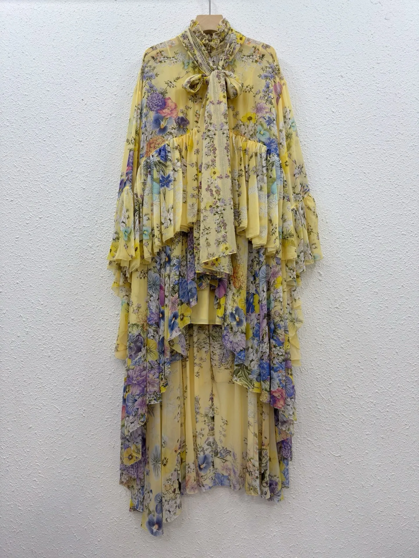 Vintage Yellow Floral Print Chiffon High Low Dress Women Ruffled Neck Bow Tie Flare Sleeve Tiered Asymmetrical Flowy Party Dress
Vintage Yellow Floral Print Chiffon High Low Dress Women Ruffled Neck Bow Tie Flare Sleeve Tiered Asymmetrical Flowy Party Dress