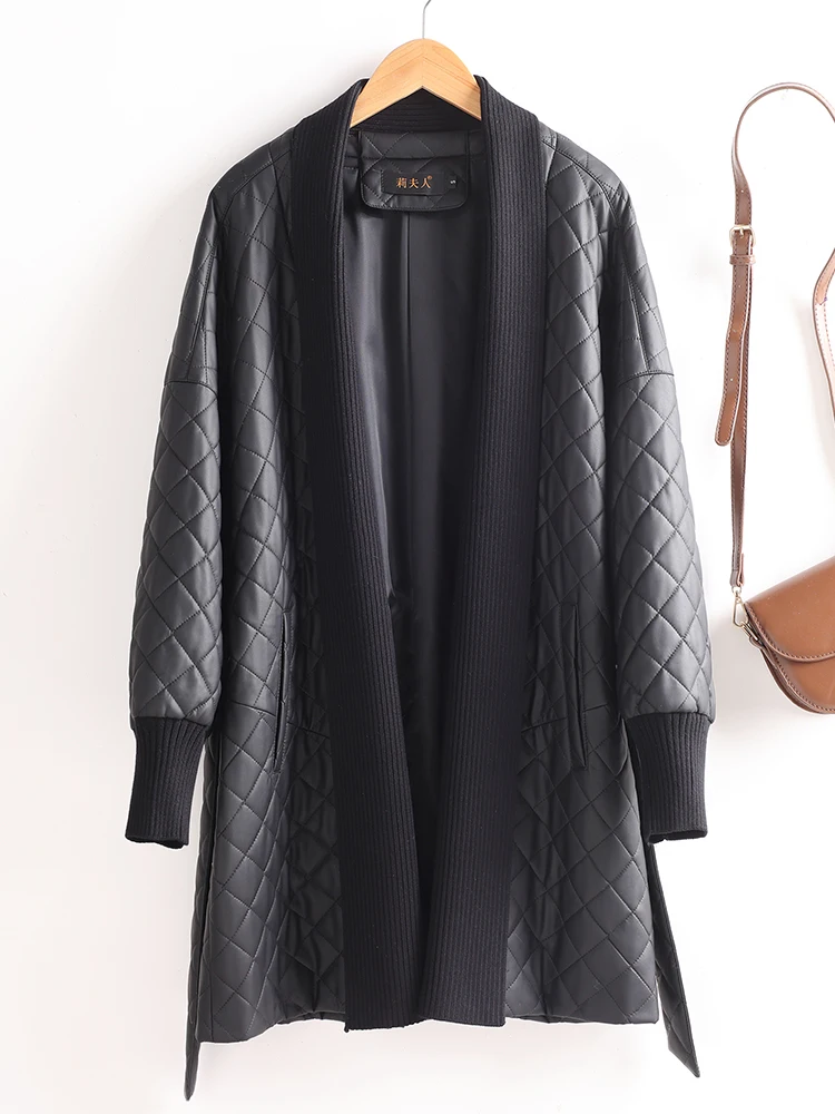 Женское кожаное пальто средней длины из овчины с вязаными вставками и поясом, в корейском стиле, осенне-зимняя модная верхняя одежда
Женское кожаное пальто средней длины из овчины с вязаными вставками и поясом, в корейском стиле, осенне-зимняя модная верхняя одежда