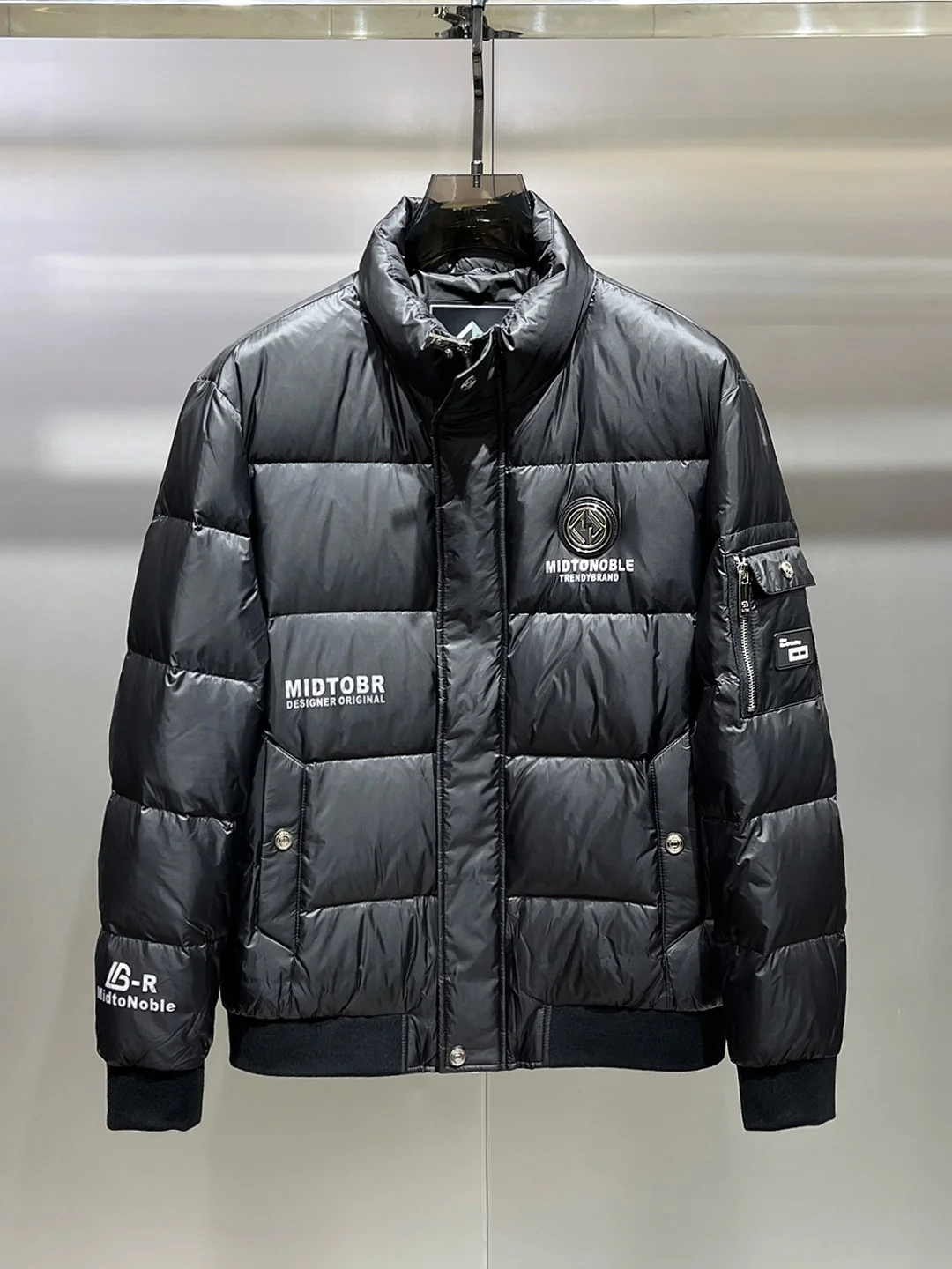 Men's Winter Puffer Jaet Embroidered Print High-End Design Windproof Warmth Outerwear Zipper Decoration Casual Sle
Men's Winter Puffer Jaet Embroidered Print High-End Design Windproof Warmth Outerwear Zipper Decoration Casual Sle