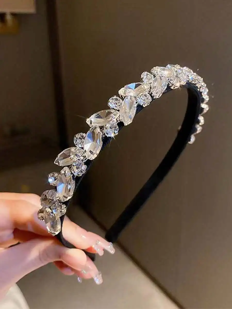 Elegant Rhinestone Crystal Hair Hoop Headband For Women Parties Bridal Daily Wear
Elegant Rhinestone Crystal Hair Hoop Headband For Women Parties Bridal Daily Wear