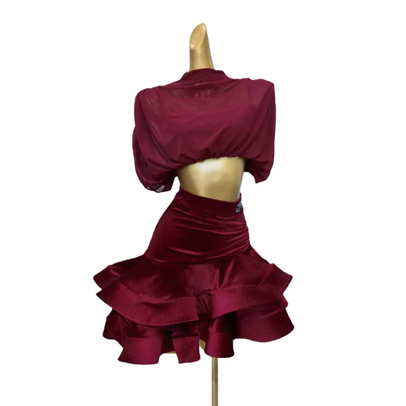 2026 Latin Dance Suit For Women Mesh Top Velvet Layered Skirt Adult Latin Performance Costume Stage Clothes Practice Set VDL5233
2026 Latin Dance Suit For Women Mesh Top Velvet Layered Skirt Adult Latin Performance Costume Stage Clothes Practice Set VDL5233