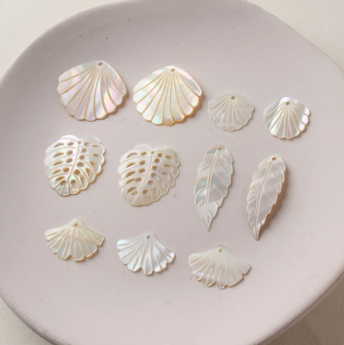 Natural Ginkgo Leaf Shell Pendant with Holes Hollow DIY Craft Accessories Unique Leaf Shape Jewelry Making Supplies
Natural Ginkgo Leaf Shell Pendant with Holes Hollow DIY Craft Accessories Unique Leaf Shape Jewelry Making Supplies