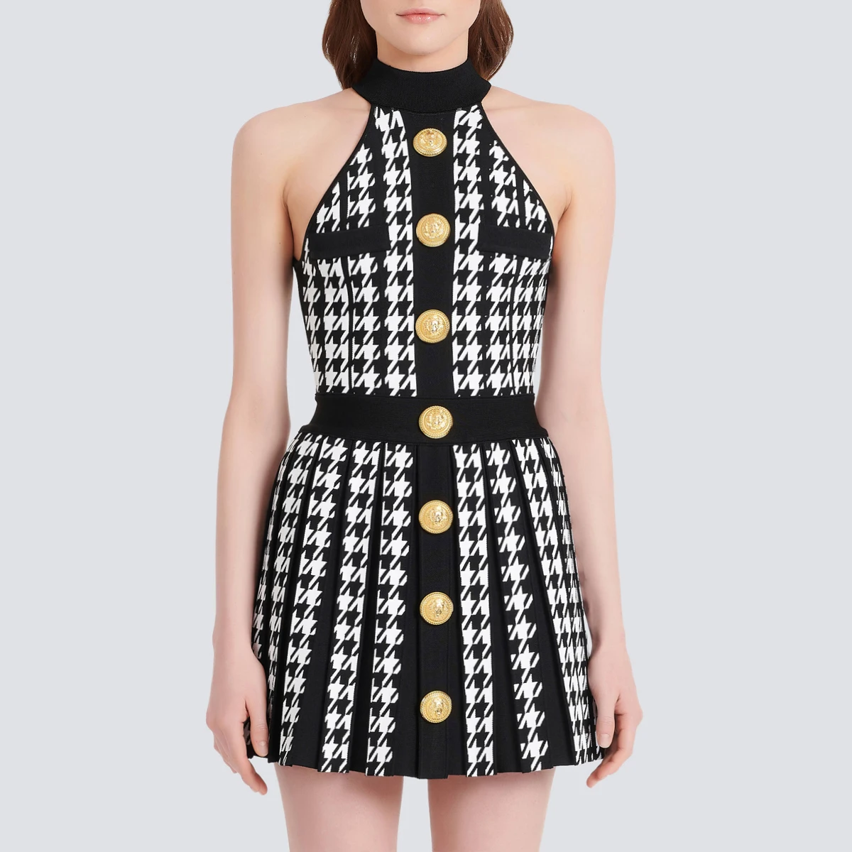 Spring And Autumn 2022 New Style Necked Sleeveless Pleated Dress Classic Houndstooth Lion Button Short Knitted Skirt
Spring And Autumn 2022 New Style Necked Sleeveless Pleated Dress Classic Houndstooth Lion Button Short Knitted Skirt