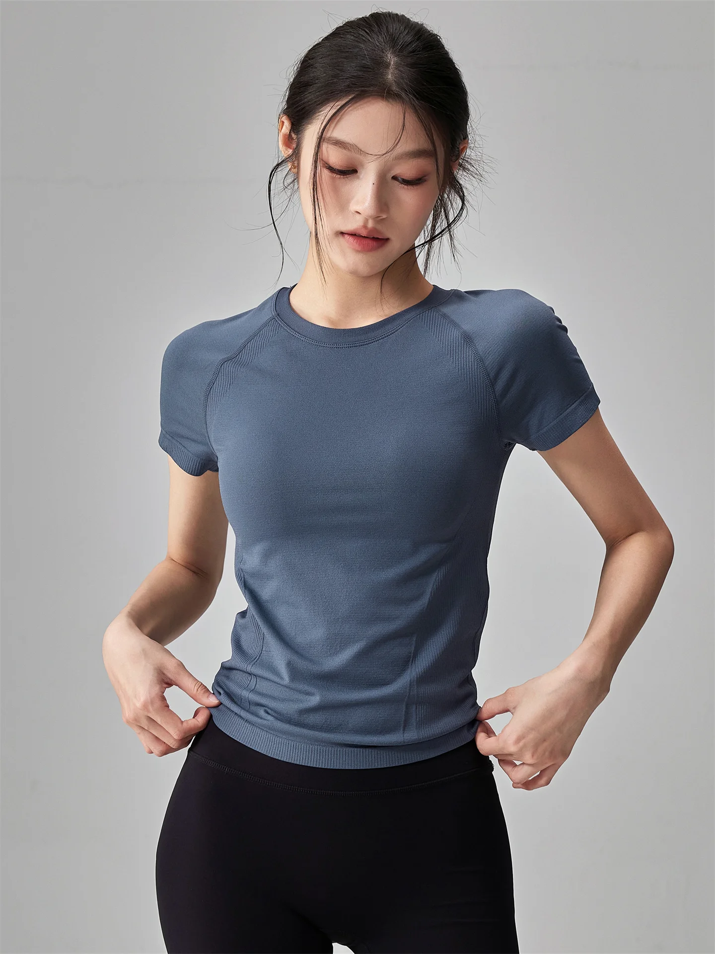 Profional Yoga Sportswear Women's ort Sve Slim Fit Qui Dry Breathable Running Training Fitn Top Thin T-irt
Profional Yoga Sportswear Women's ort Sve Slim Fit Qui Dry Breathable Running Training Fitn Top Thin T-irt