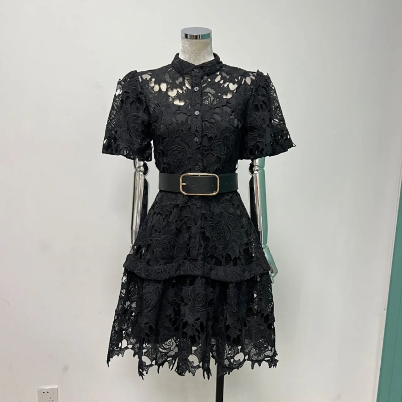New Southeast Asia fashionable light ripe lady Feng Shui dissolved lace openwork dress with belt ins.
New Southeast Asia fashionable light ripe lady Feng Shui dissolved lace openwork dress with belt ins.