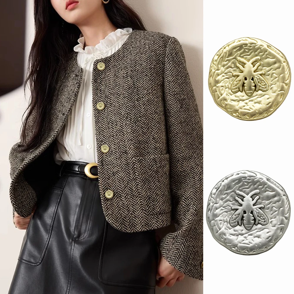 Simple Antique Bee Buttons 10pcs - Irregular Texture Round Metal Buttons 17.5mm/22.5mm (Gold/Silver) for Coats, DIY Fashion
Simple Antique Bee Buttons 10pcs - Irregular Texture Round Metal Buttons 17.5mm/22.5mm (Gold/Silver) for Coats, DIY Fashion