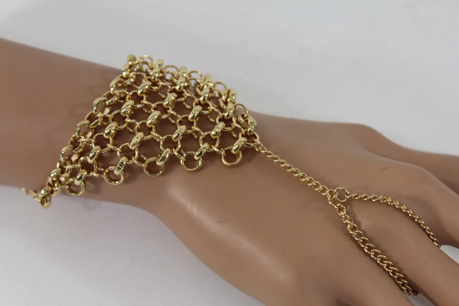 HA new European popular bracelet, hot-selling body chain on the platform, beautiful women's jewelry.
HA new European popular bracelet, hot-selling body chain on the platform, beautiful women's jewelry.