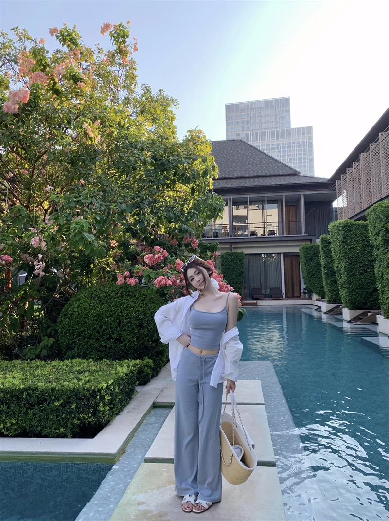 Blue Striped Crop Top And High Waist Wide Leg Pants Women's Summer Casual Two-Piece Set Slim Fit Vest And Comfortable Pants
Blue Striped Crop Top And High Waist Wide Leg Pants Women's Summer Casual Two-Piece Set Slim Fit Vest And Comfortable Pants