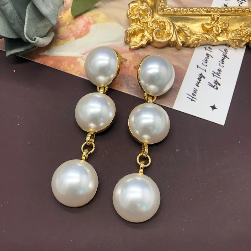 Qingdao Medieval Jewelry Retro Hepburn Stud Earrings Long Sweeping Shoulder Earrings Versatile Temperament Pearl Earrings
Qingdao Medieval Jewelry Retro Hepburn Stud Earrings Long Sweeping Shoulder Earrings Versatile Temperament Pearl Earrings
