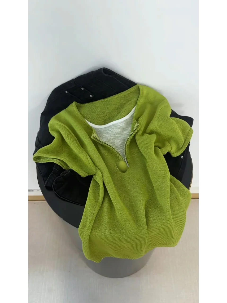 Korean Style round Neck Zipper Fake Two-Piece Short Sleeve Knitted Top Women Summer New Loose Slimming Versatile Knitwear
Korean Style round Neck Zipper Fake Two-Piece Short Sleeve Knitted Top Women Summer New Loose Slimming Versatile Knitwear