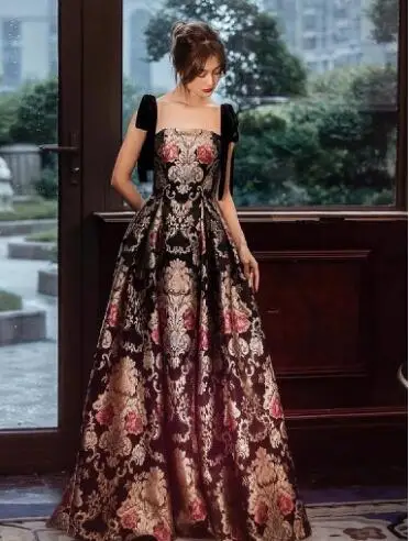 Embroidered Vintage Evening Dresses Spaghetti Strap Luxury Black Floral Celebrity Party Night Arabic Formal Prom Gowns 2022
Embroidered Vintage Evening Dresses Spaghetti Strap Luxury Black Floral Celebrity Party Night Arabic Formal Prom Gowns 2022
