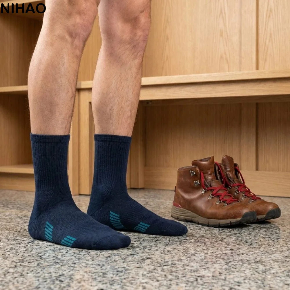 Comfortable Breathable Men's Socks Cotton Sweat Absorption Sports Socks Stripe Pattern Athletic Socks Winter Season
Comfortable Breathable Men's Socks Cotton Sweat Absorption Sports Socks Stripe Pattern Athletic Socks Winter Season