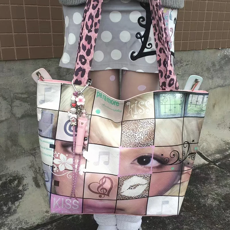 Y2k Girls Collage Art Print Tote Bag, Large Capacity Shoulder Bag,Edgy Patchwork Design Trendy Streetwear Top Handle Handbag
Y2k Girls Collage Art Print Tote Bag, Large Capacity Shoulder Bag,Edgy Patchwork Design Trendy Streetwear Top Handle Handbag