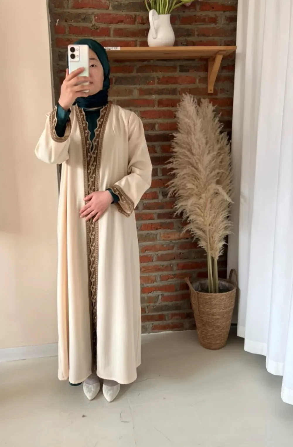 New Middle Eastern Muslim Dress Cardigan Arabian Malaysian Ladies Fashionable Elegant Robe Muslim Coat
New Middle Eastern Muslim Dress Cardigan Arabian Malaysian Ladies Fashionable Elegant Robe Muslim Coat