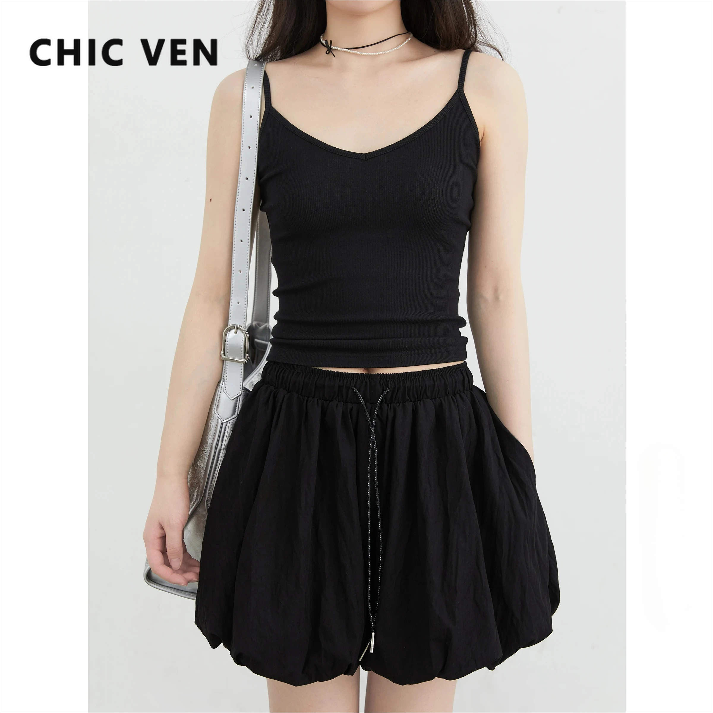 CHIC VEN New Women Tanks Loose Casual New V-neck Black Camisole Sleeveless Vest Basic Female Top Summer 2025 Girl Clothing
CHIC VEN New Women Tanks Loose Casual New V-neck Black Camisole Sleeveless Vest Basic Female Top Summer 2025 Girl Clothing