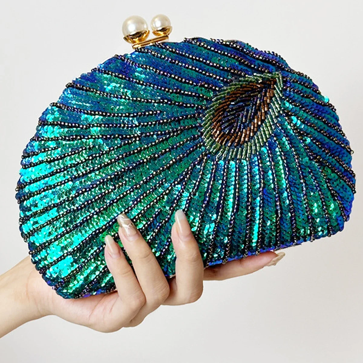 Vintage Sequins Decor Clutch Wallet, Classic Glitter Peacock Feather Pattern Evening Bag, Women's Shiny Satchel Bag For Party
Vintage Sequins Decor Clutch Wallet, Classic Glitter Peacock Feather Pattern Evening Bag, Women's Shiny Satchel Bag For Party