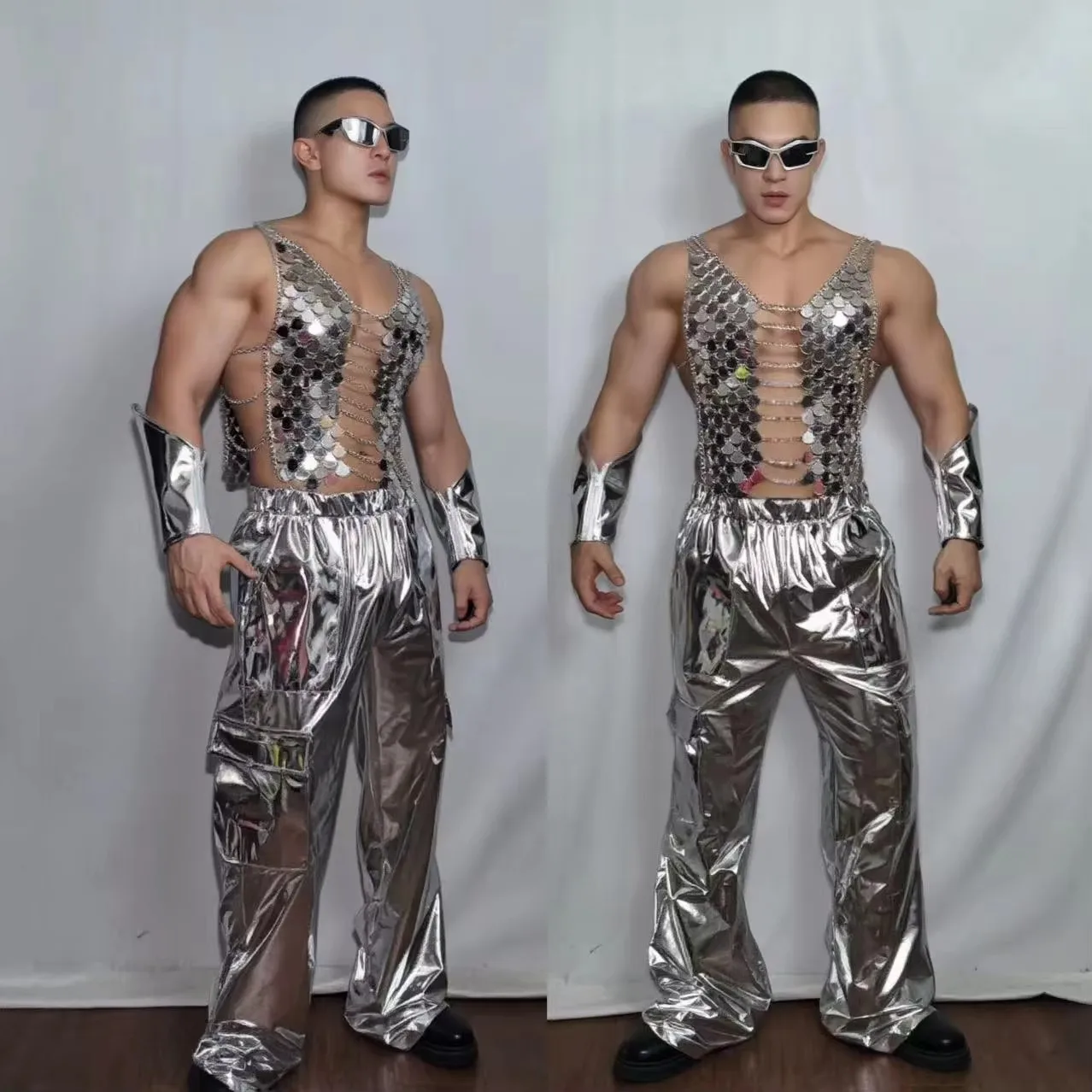 Men's Glitter Mirror Chain Vest Silver Leather Pants Set Nightclub Bar Performance Stage Costume Male Singers Concert Clubwear
Men's Glitter Mirror Chain Vest Silver Leather Pants Set Nightclub Bar Performance Stage Costume Male Singers Concert Clubwear