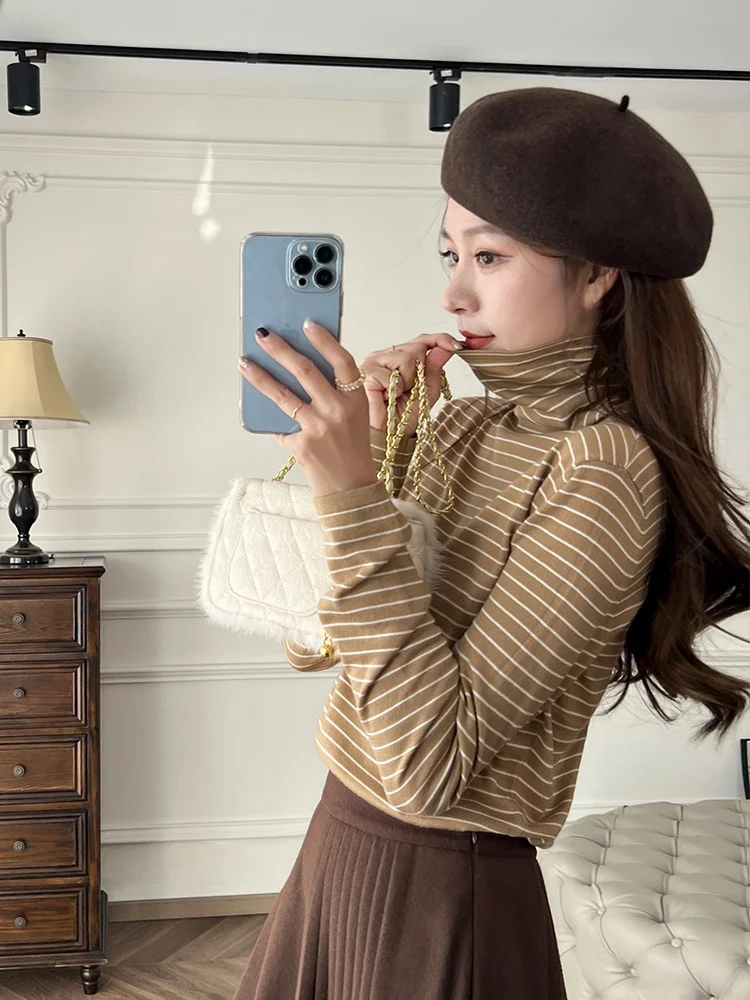 Zhang ei Winter 2025 New Sle Women's High Collar Knitted Wool Blend Inner Wear Top Striped Color Blo Camere Turtlene
Zhang ei Winter 2025 New Sle Women's High Collar Knitted Wool Blend Inner Wear Top Striped Color Blo Camere Turtlene