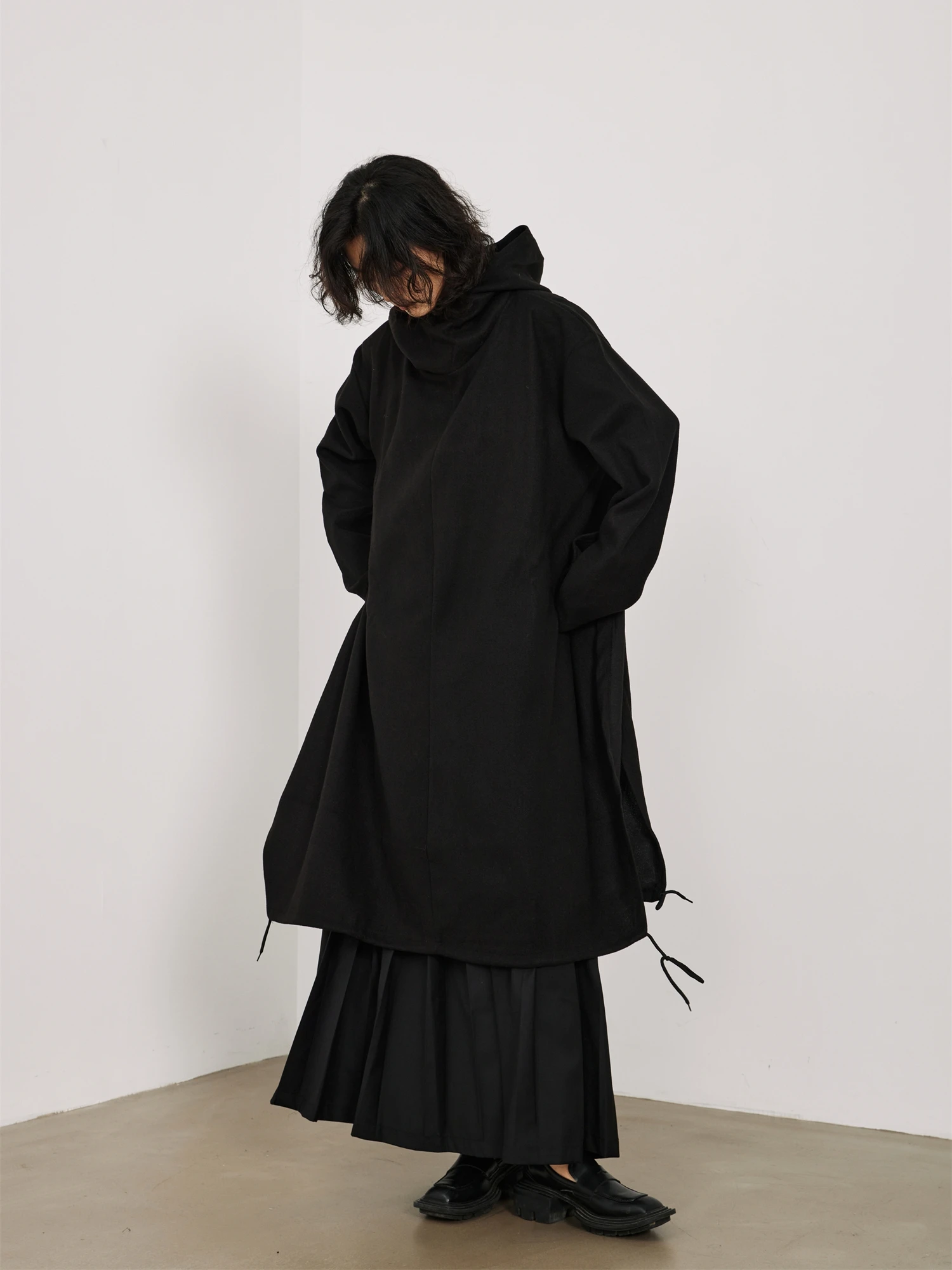 Sunvonnie22FW Long Asymmetrical Slit Hooded Woolen Sweatshirt Dark And Mysterious Design Casual Comfortable Fit Polyester Fabric
Sunvonnie22FW Long Asymmetrical Slit Hooded Woolen Sweatshirt Dark And Mysterious Design Casual Comfortable Fit Polyester Fabric