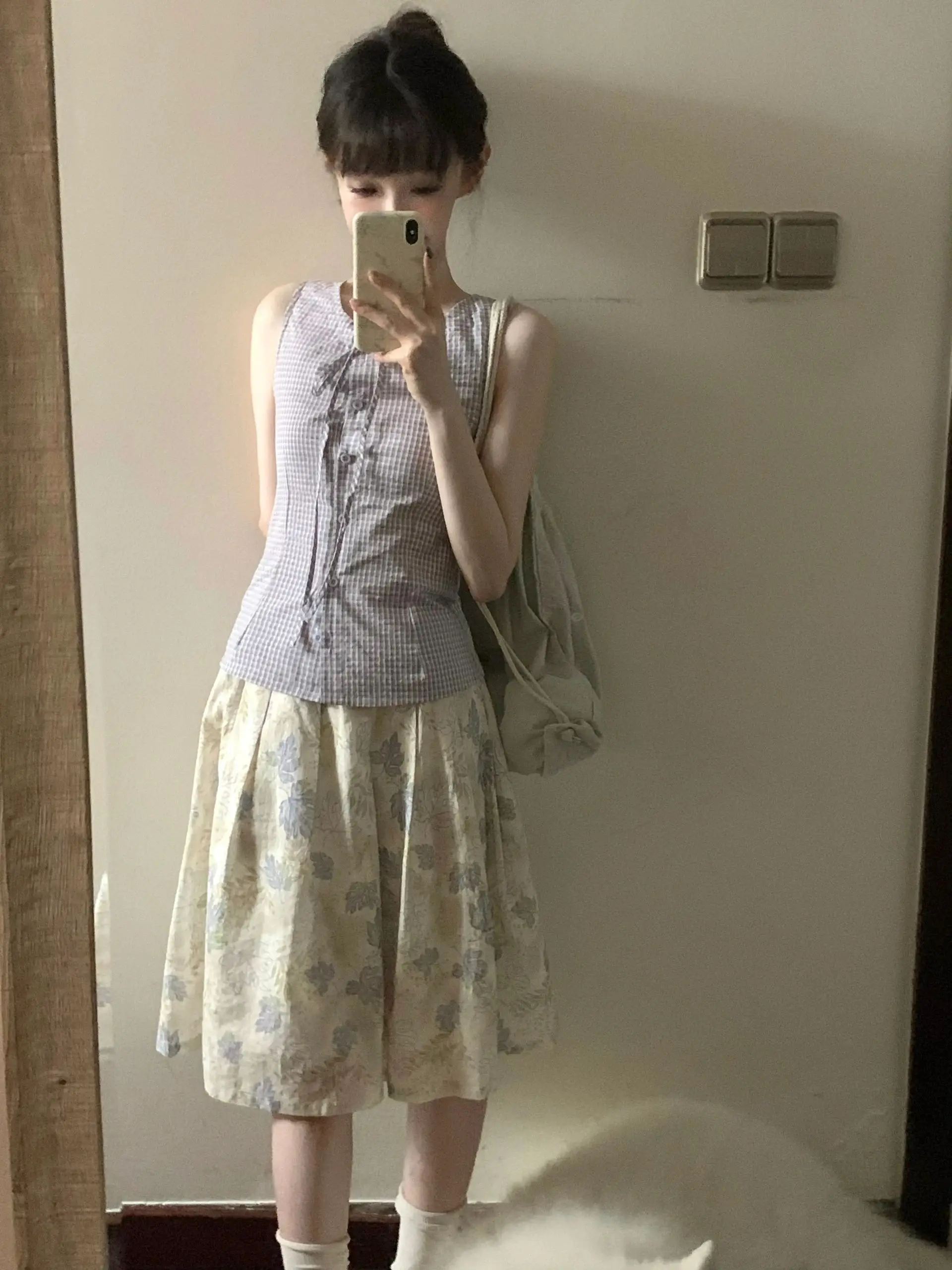 Japanese Style Summer Floral Plaid Sleeveless Vest And High Waist Skirt Set Women's Fashionable Vintage Look Tie Design Two-P...
Japanese Style Summer Floral Plaid Sleeveless Vest And High Waist Skirt Set Women's Fashionable Vintage Look Tie Design Two-P...