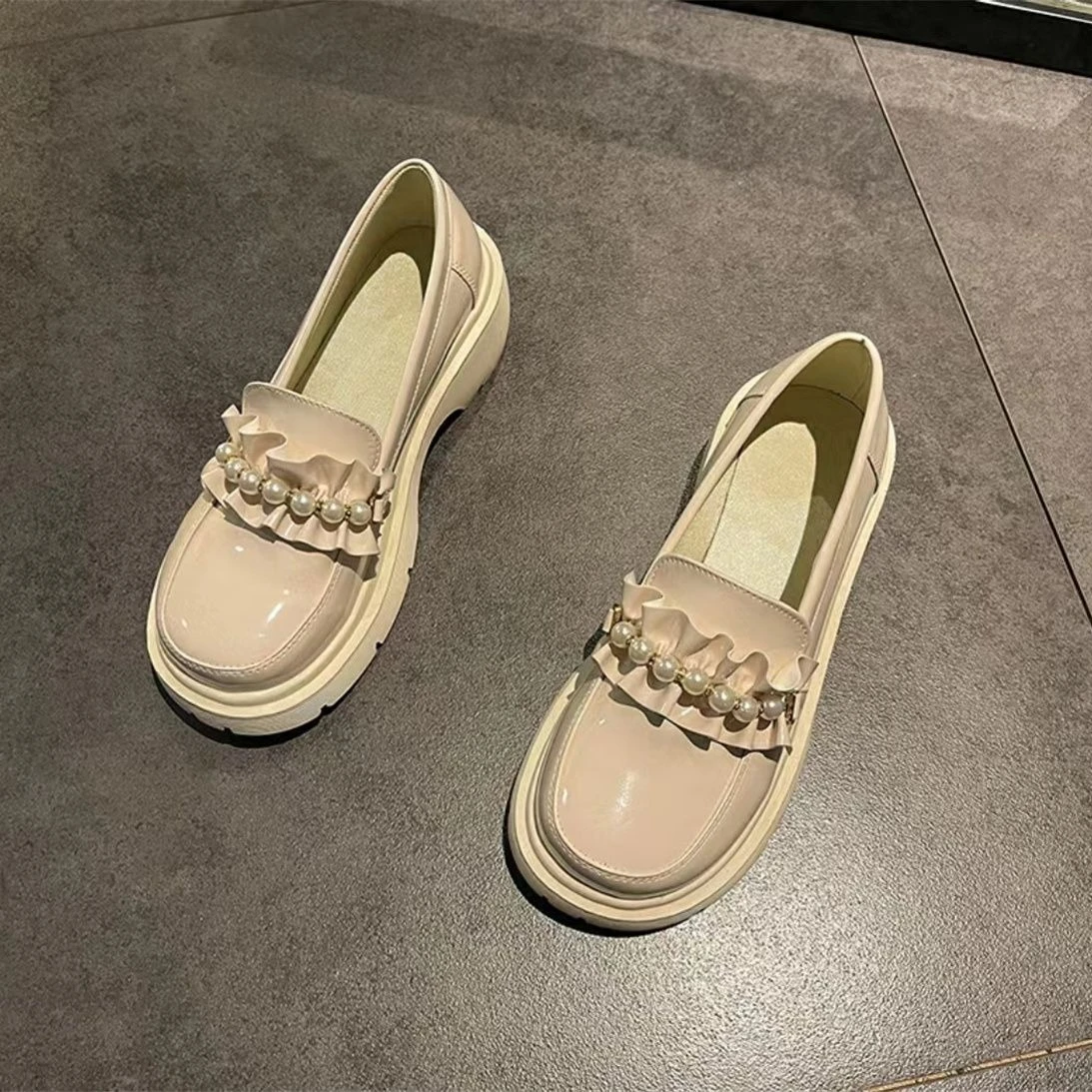 British Inspired Women Loafers Thick Sole Soft Leather Round Toe Shoes Fashionable and Adaptable for All Occasions
British Inspired Women Loafers Thick Sole Soft Leather Round Toe Shoes Fashionable and Adaptable for All Occasions