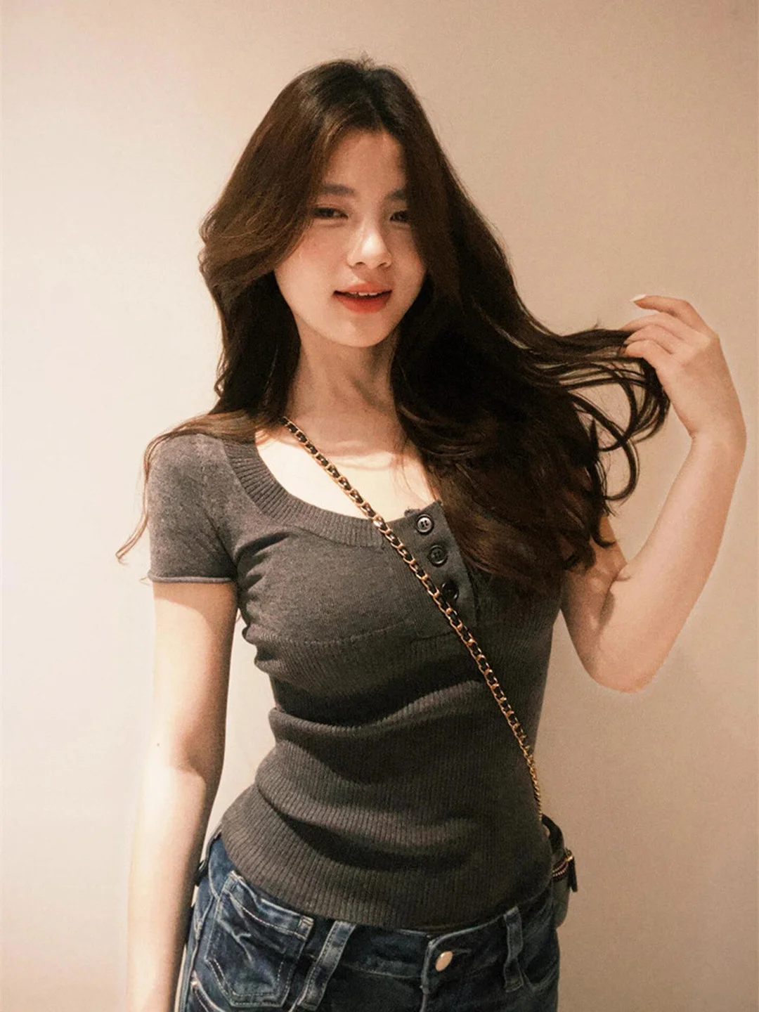 Slim Fit Short Sleeve Wool Knitted T-Shirt Women Summer Waist Cinching Casual Wear U Neck Big Shoulder Style Hot Girl Fashion
Slim Fit Short Sleeve Wool Knitted T-Shirt Women Summer Waist Cinching Casual Wear U Neck Big Shoulder Style Hot Girl Fashion