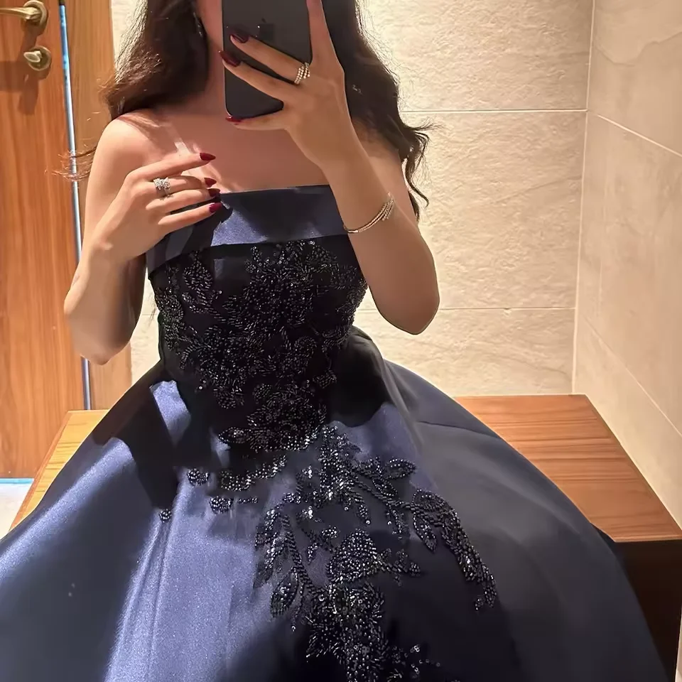 Elegant Navy Blue Formal Evening Dress Strapless Lace Appliques Long Celebrity Party Dress A-Line Backless Prom Gowns Customized
Elegant Navy Blue Formal Evening Dress Strapless Lace Appliques Long Celebrity Party Dress A-Line Backless Prom Gowns Customized