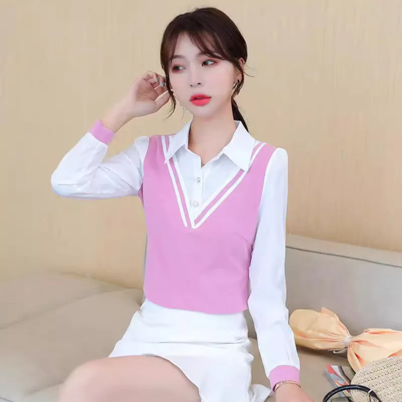 Корейская версия 2025, футболка с длинными рукавами и лацканами для женщин, осенняя мода, повседневная рубашка поло больших размеров, искусственный топ из двух предметов Wh3 
Корейская версия 2025, футболка с длинными рукавами и лацканами для женщин, осенняя мода, повседневная рубашка поло больших размеров, искусственный топ из двух предметов Wh3