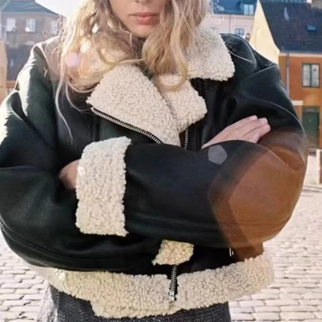 Women's Double-Sided Fleece Faux Leather Jacket Motorcycle Style European And American Autumn Winter Street Style
Women's Double-Sided Fleece Faux Leather Jacket Motorcycle Style European And American Autumn Winter Street Style
