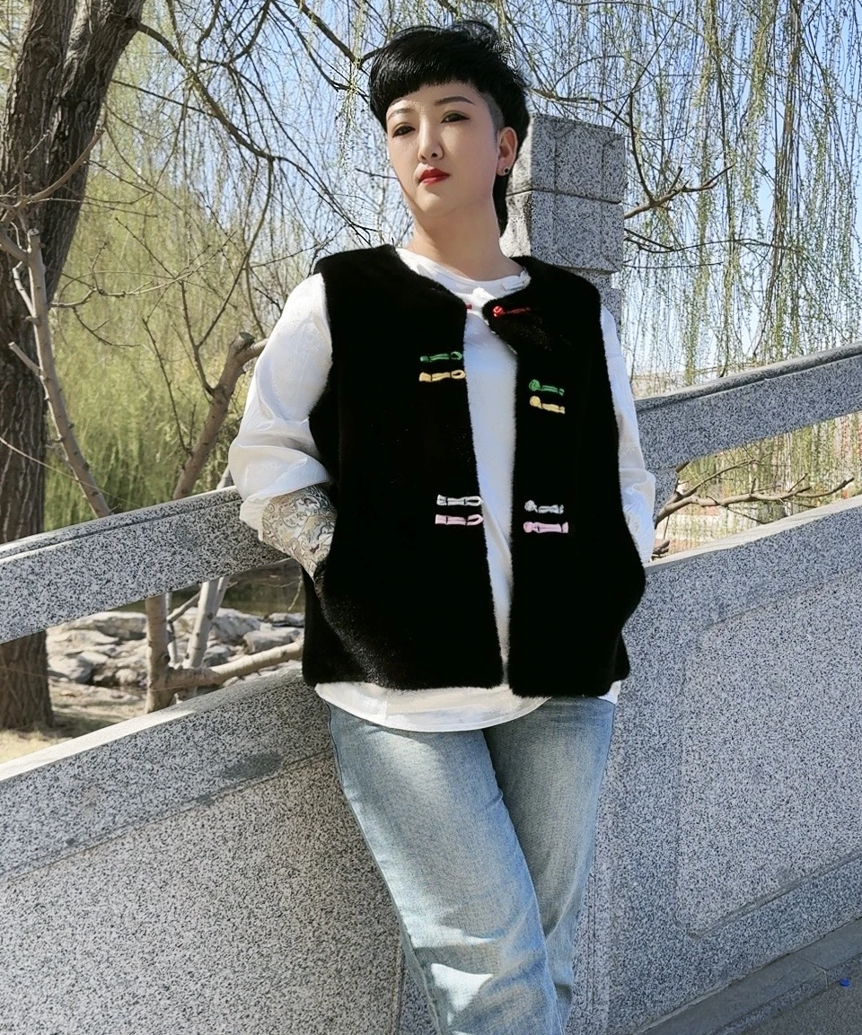 2024 trendy black mink vest jacket, women's autumn and winter sleeveless jacket, women's colorful button up jacket, warm artific
2024 trendy black mink vest jacket, women's autumn and winter sleeveless jacket, women's colorful button up jacket, warm artific