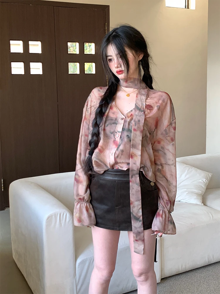 Spring 2025 New Sle One Aa Women's Long Sve V-Ne Bell Sve Chiffon Drapey irt Spicy Girl adient Color Trendy Top
Spring 2025 New Sle One Aa Women's Long Sve V-Ne Bell Sve Chiffon Drapey irt Spicy Girl adient Color Trendy Top