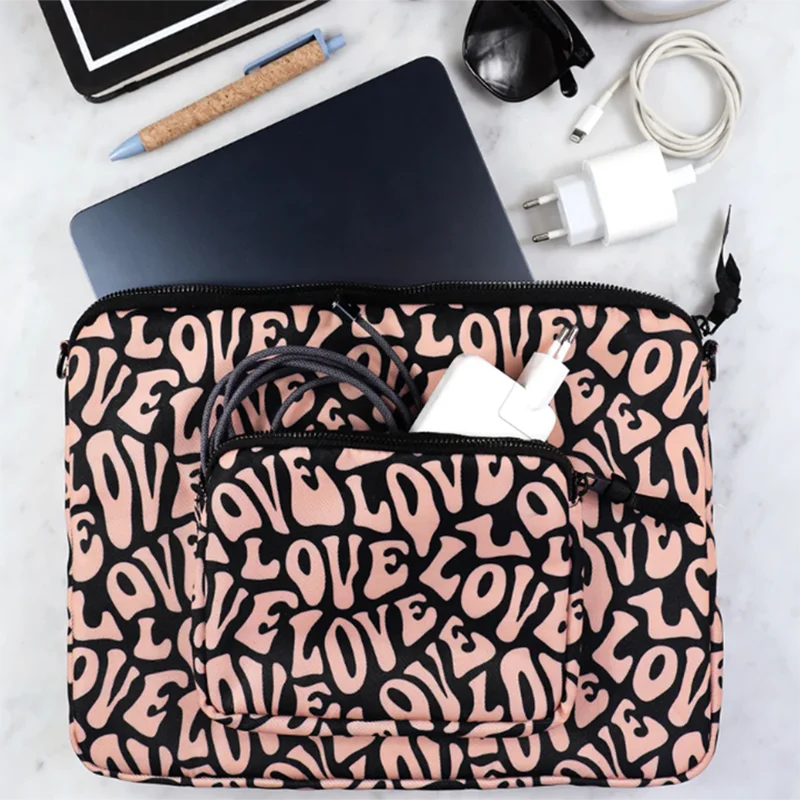 Сумка-клатч из ткани с принтом Love, подходит для iPad и ноутбука, модная сумка для ноутбука из мягкого полиэстера.
Сумка-клатч из ткани с принтом Love, подходит для iPad и ноутбука, модная сумка для ноутбука из мягкого полиэстера.