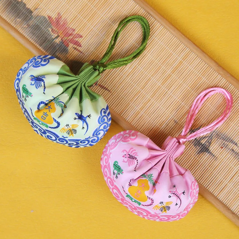 Embroidery Dragon Boat Festival Sachet Hanfu Decor Storage Bag Jewelry Drawstring Bag Portable Lucky Small Empty Pouch Gift
Embroidery Dragon Boat Festival Sachet Hanfu Decor Storage Bag Jewelry Drawstring Bag Portable Lucky Small Empty Pouch Gift