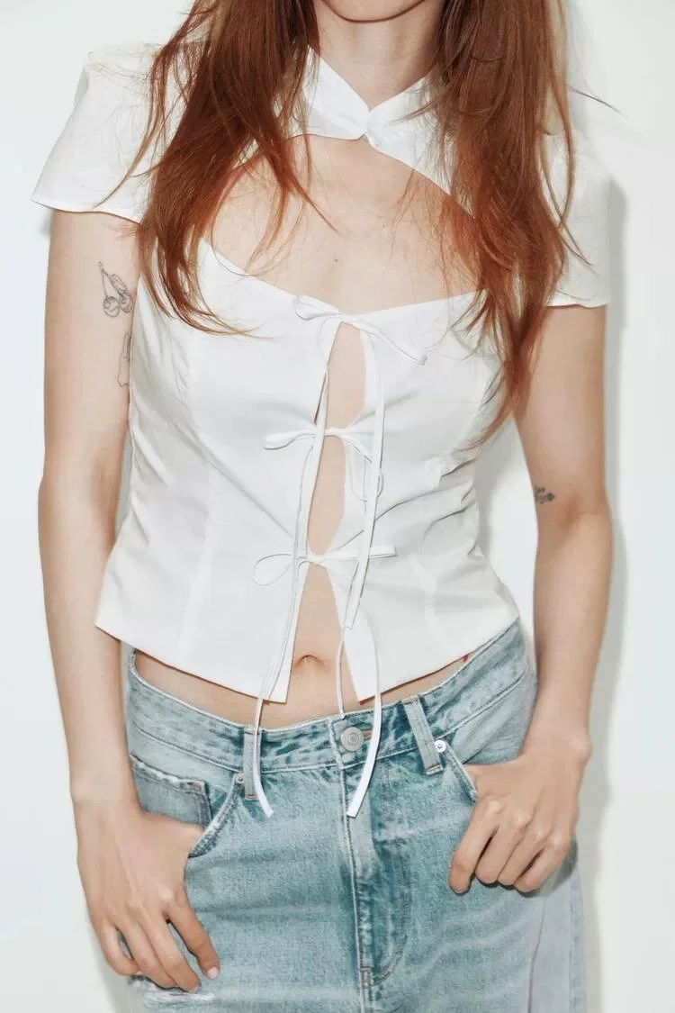 New Summer Women's Lace Splicing Short Sleeve round Neck Top Slim Fit Commute Style Polyester Fiber Resistant to Deformation
New Summer Women's Lace Splicing Short Sleeve round Neck Top Slim Fit Commute Style Polyester Fiber Resistant to Deformation
